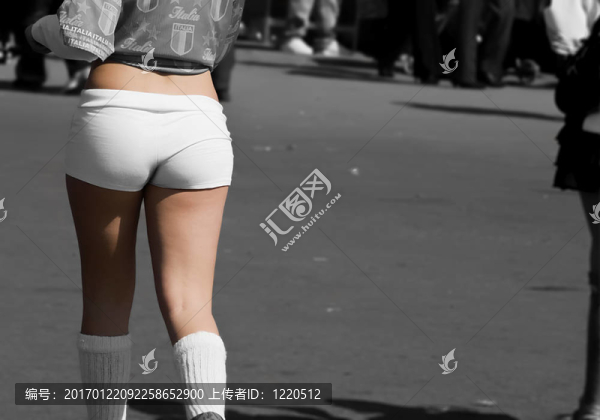 足球的女孩