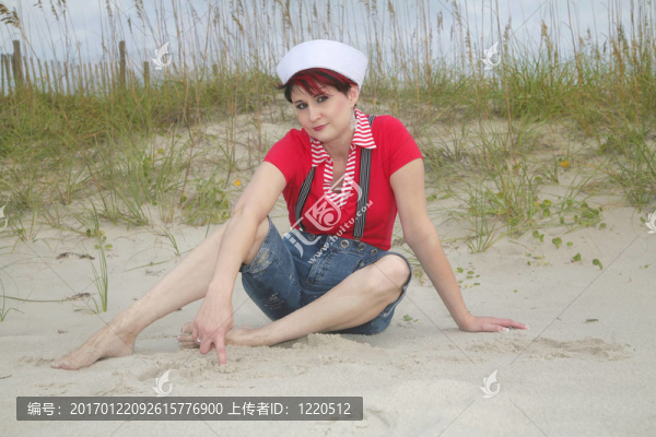 海灘上的水手女人