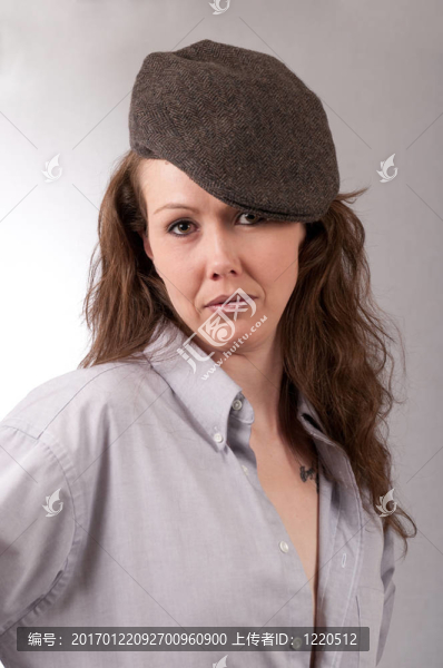 漂亮女人與復(fù)古的暴徒的帽子