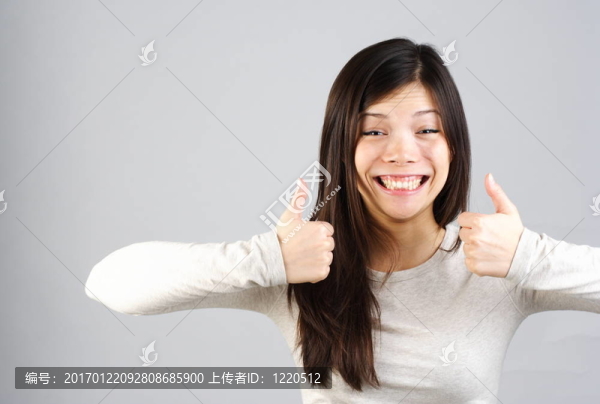 豎起大拇指