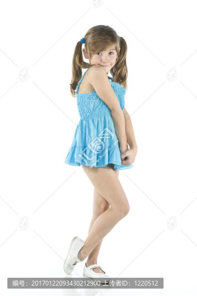 穿藍色衣服的女孩