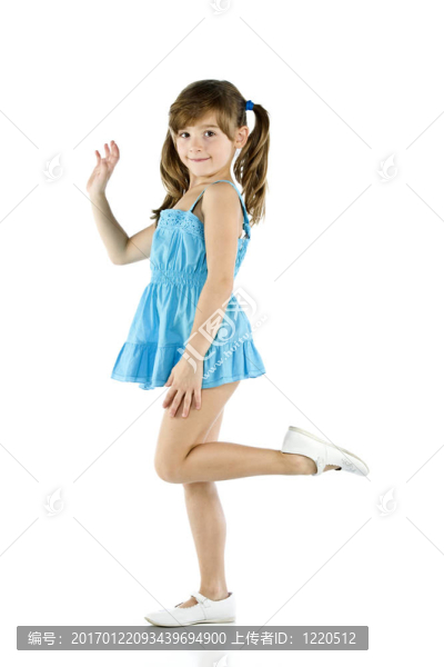 穿藍色衣服的女孩