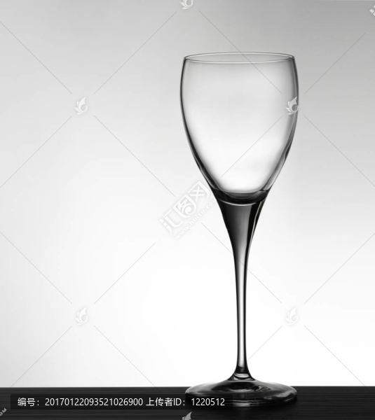 新的酒杯空了