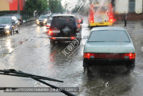 雨中之路