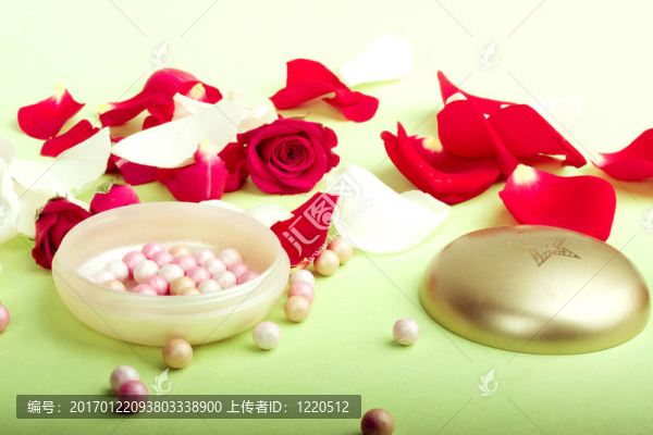 玫瑰的花瓣和粉