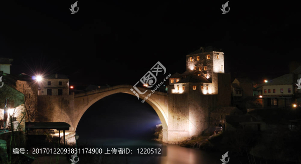 晚上在莫斯塔爾舊橋