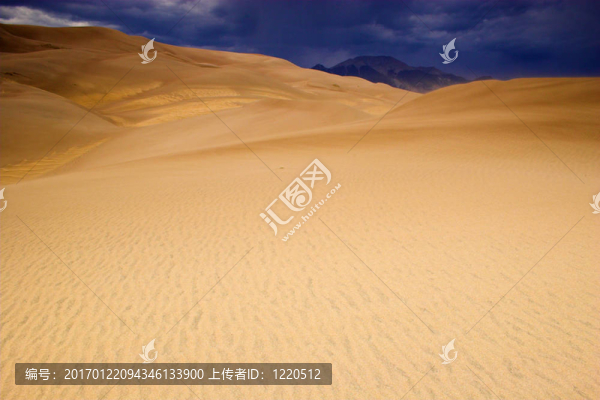 沙丘雷暴
