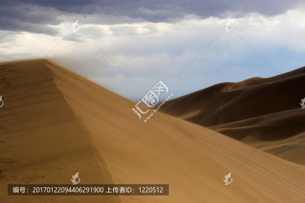 沙丘雷暴