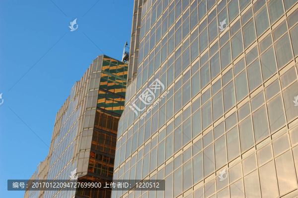 金色玻璃窗商務(wù)樓