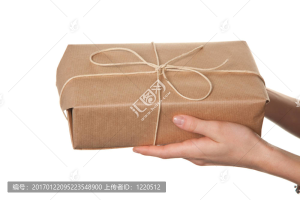漂亮的年輕女人帶圣誕包