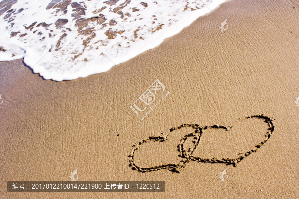 沙子里的兩顆心