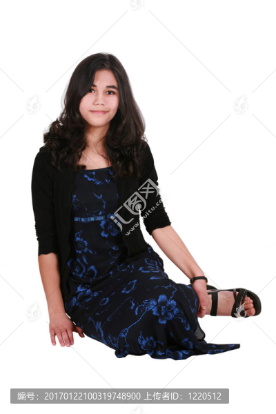 漂亮的少女穿著優(yōu)雅的衣服