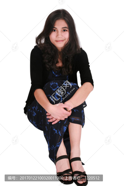 漂亮的少女穿著優(yōu)雅的衣服