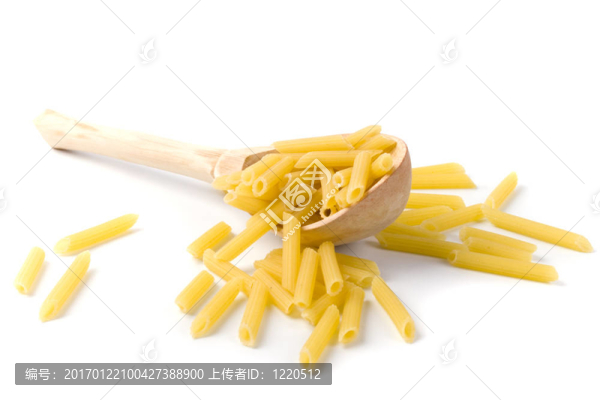 在木勺子通心粉