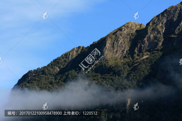 TE瓦希普繳默；新西蘭米爾福德峽灣；