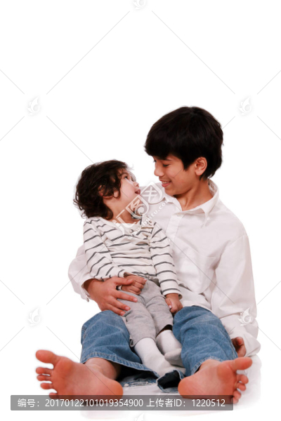 兩兄弟一起笑