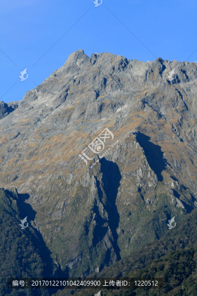 TE瓦希普繳默峰；新西蘭米爾福德峽灣；