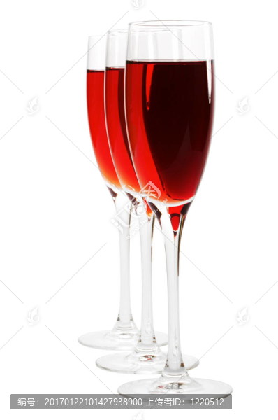 三杯紅葡萄酒