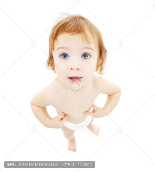 尿布上的男嬰