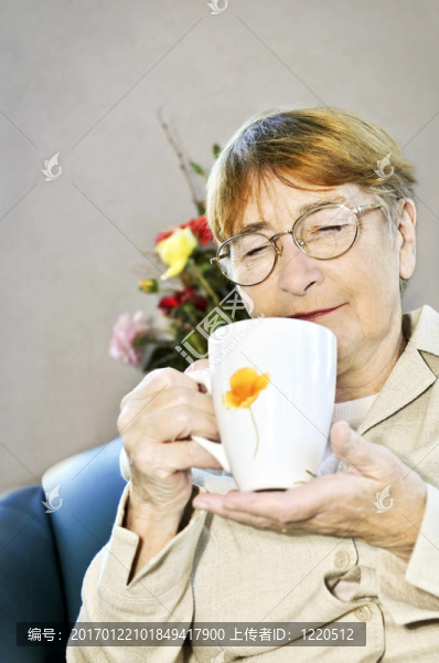 老年婦女放松