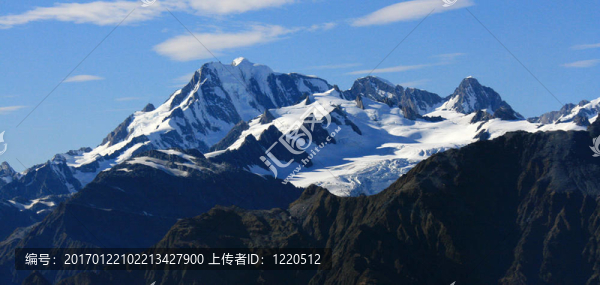 白雪覆蓋的山脈南阿爾卑斯山；新西蘭