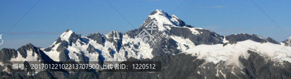 白雪覆蓋的山脈南阿爾卑斯山；新西蘭
