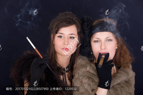 女孩和煙
