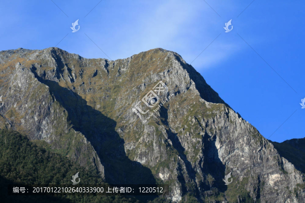 TE瓦希普繳默峰；新西蘭米爾福德峽灣；