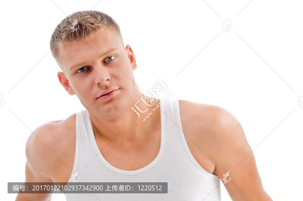 在白色背景上擺姿勢的肖像