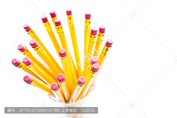 端上有橡皮的黃色鉛筆