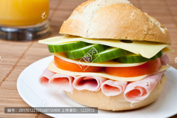 美味火腿；芝士沙拉三明治