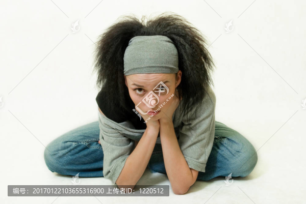 女孩在白色的-匯圖網(wǎng) www.fosd68.com 女孩在白色的