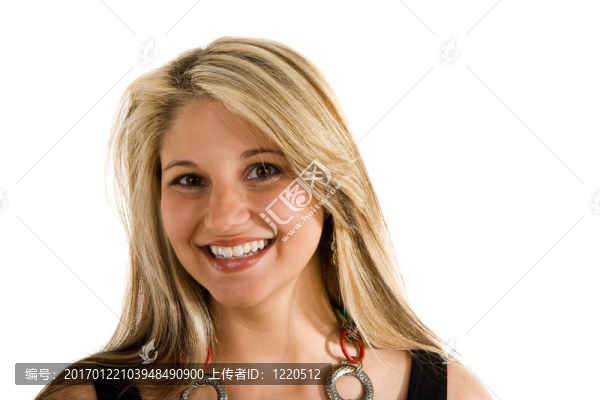 金發(fā)女郎在黑色禮服大微笑