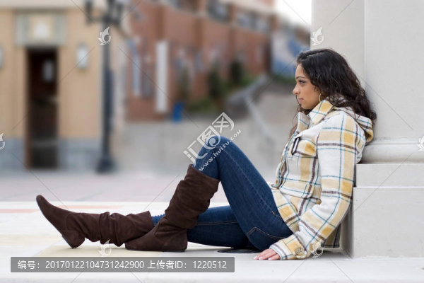 年輕的印度女人