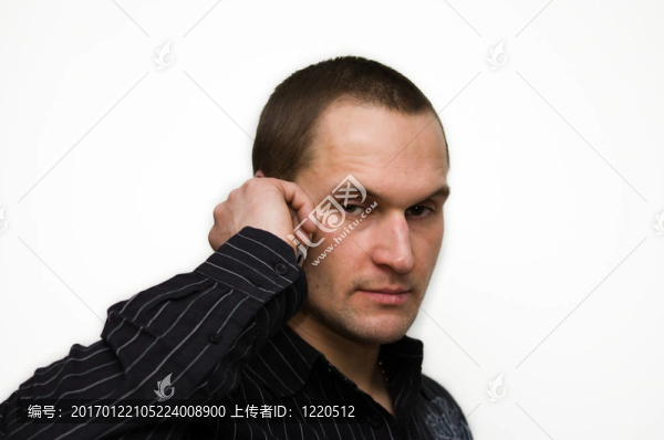 在打電話