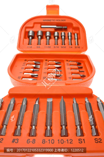 在橙色盒子里的各種工具