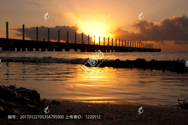 在卡門海灘日出；墨西哥
