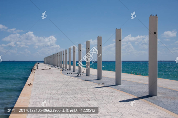 在卡門(mén)海灘墨西哥碼頭；