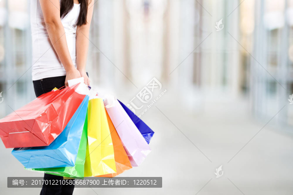 購(gòu)物的女人