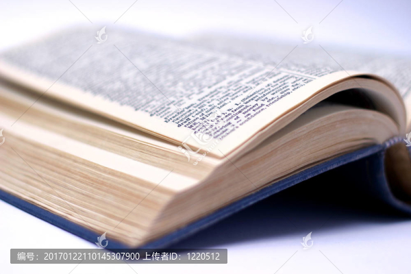 打開古老的書