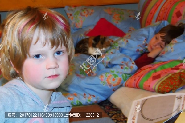 床；兄弟；兄弟；姐妹；貓；孩子
