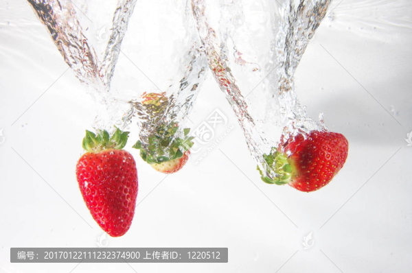 在水strawbarry水果