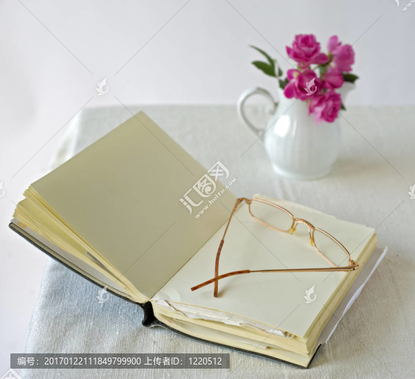 書和眼鏡