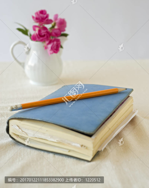 筆記本和鉛筆