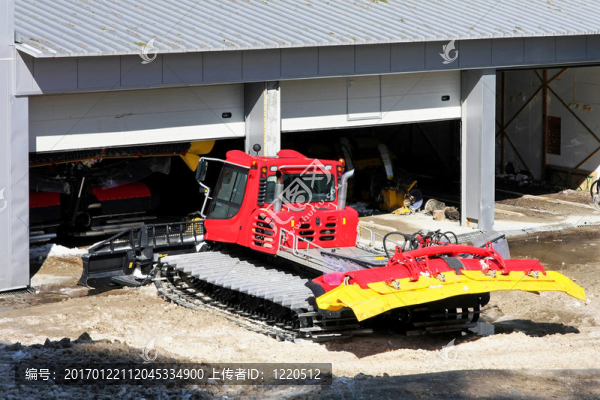 pistenbully車庫2