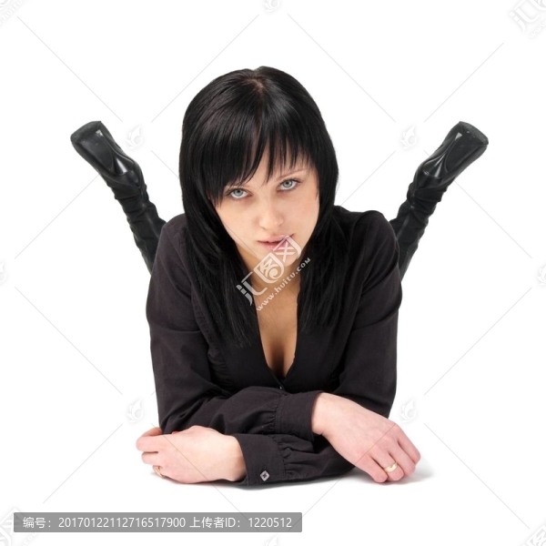 女人躺在白色的背景上