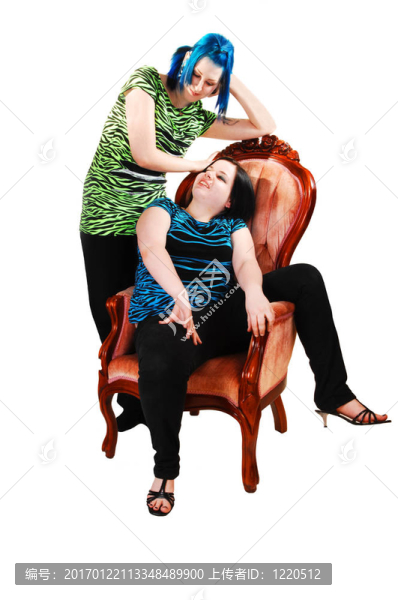 女朋友們互相微笑。
