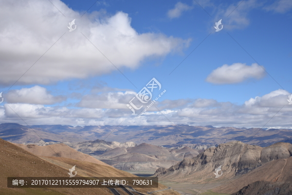 連綿起伏的大山