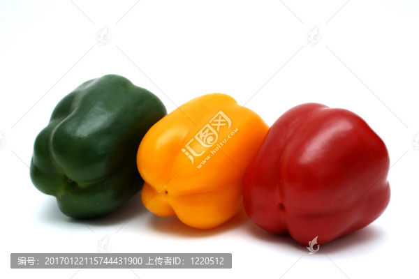 三種顏色的胡椒