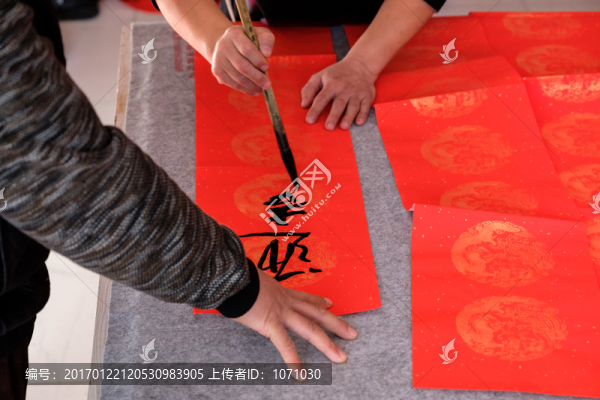 寫春聯(lián)